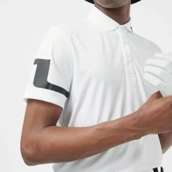 J.Lindeberg Heath Golf Polo Shirt -Fairway Elite Sales Store J.Lindeberg SS22 Heath Regular Fit Polo GMJT06335 0000 Code SHLIN062 M White Model 2